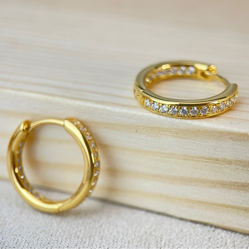 18k Yellow Gold Plated S925 Moissanite Inside-out Huggie Hoop Earrings - Picture 4 of 6